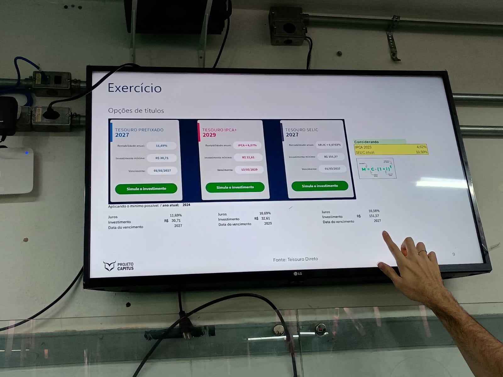 Simulação prática de mercado durante aula do Projeto Capitus